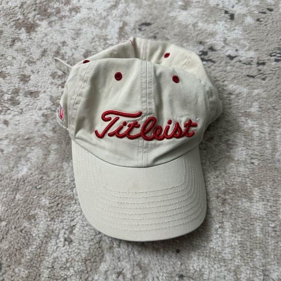 Men’s Titleist Cream Cap with Red Embroidery - Picture 1 of 5